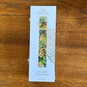 Stem Lift + Lock Wrinkle Solution with Gold and Green Accents